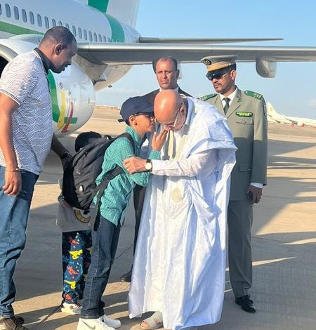 Le Président de la République accueille les Mauritaniens rapatriés du Soudan.
