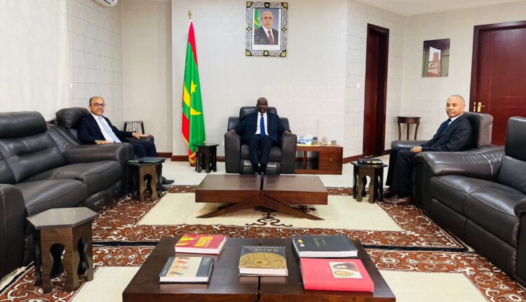 Le ministre des Affaires étrangères reçoit l’ambassadeur tunisien accrédité en Mauritanie