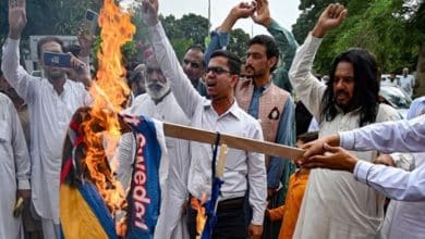 Pakistan: des milliers de personnes protestent contre l'autodafé d'un Coran en Suède 5 Photo de Pakistan: des milliers de personnes protestent contre l’autodafé d’un Coran en Suède