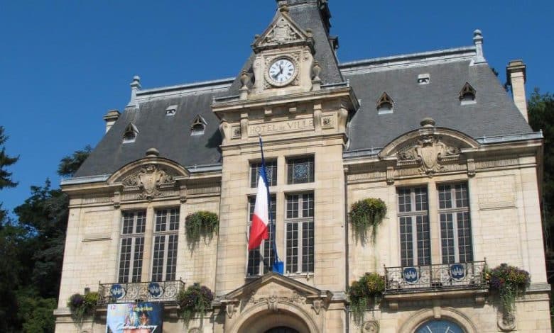 Photo de Émeutes en France: la population appelée à se rassembler devant les mairies