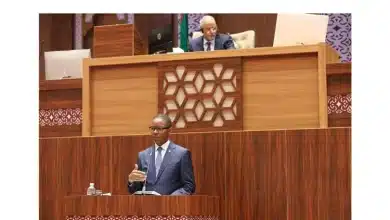 Photo de Le Premier ministre répond aux députés à l’Assemblée nationale