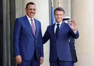 Le Président français Emmanuel Macron reçoit le président nigérien Mohamed Bazoum 