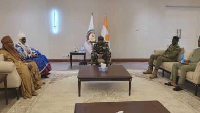 Photo de La junte nigérienne rencontre les envoyés nigérians avant le sommet