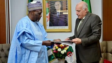 Photo de Attaf a reçu l’Envoyé spécial du Président du Nigeria