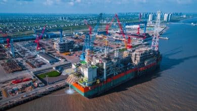 Photo de Kosmos: Tortue FLNG and FPSO to arrive on location in Q4