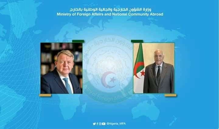 M. Ahmed Attaf recoit un appel téléphonique de son homologue danois.