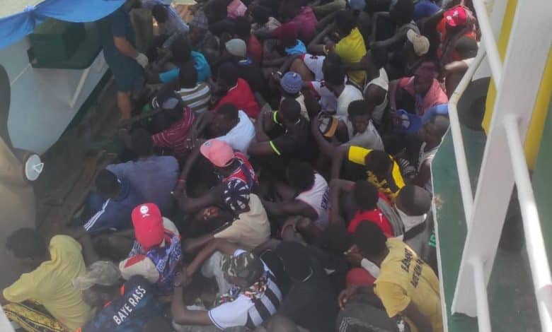 Le refus de la Mauritanie contraint la Garde civile espagnole à emmener au Sénégal les 168 migrants qu'elle a secourus.