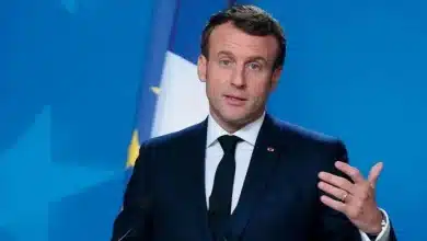 Photo de Le Président réélu reçoit un message de félicitation de Macron