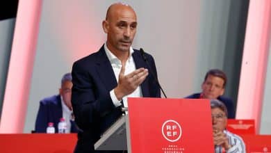 Photo de La FIFA suspend le président de la fédération espagnole de football après le scandale des baisers lors de la Coupe du monde