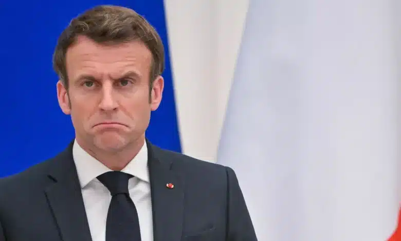 Macron aurait qualifié la limitation des mandats présidentiels de « connerie fatale ».