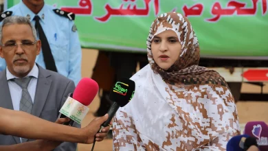 Photo de La ministre de la Famille supervise la distribution de matériel préscolaire