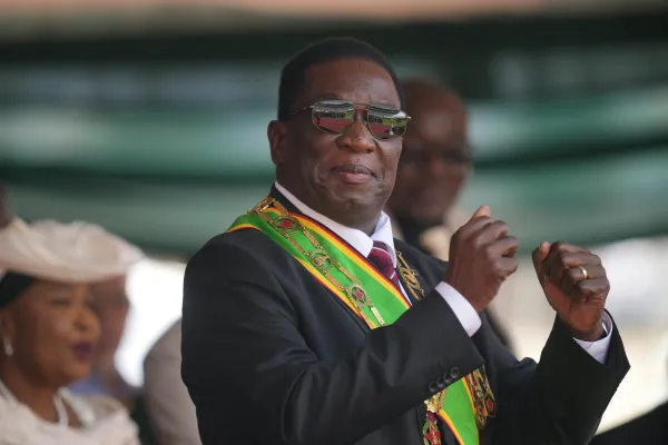 Le président zimbabwéen Emmerson Mnangagwa a prêté serment pour un second mandat....