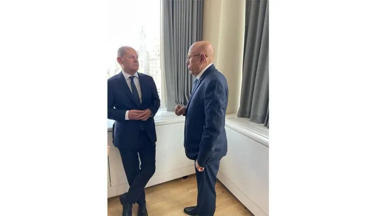 Le Président de la République discute avec le Chancelier allemand de la coopération bilatérale