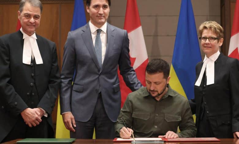 Photo de Le président du Parlement canadien démissionne après avoir rendu hommage à un vétéran nazi…