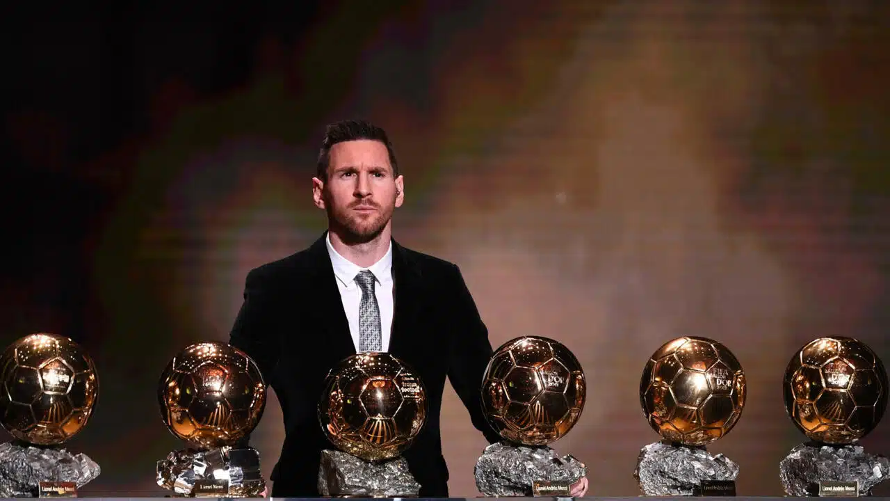 Lionel Messi Remporte Le Ballon Dor Pour La Huitième Fois