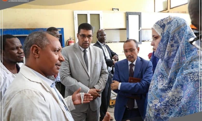 Photo de La Ministre de l’Emploi visite une école d’enseignement technique