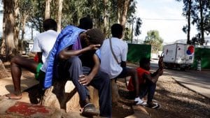 Immigrés sénégalais, au centre de séjour Las Raíces de Tenerife. / BORJA SUAREZ EFE