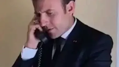 Photo de Macron est à son troisième appel avec le président de la Mauritanie.