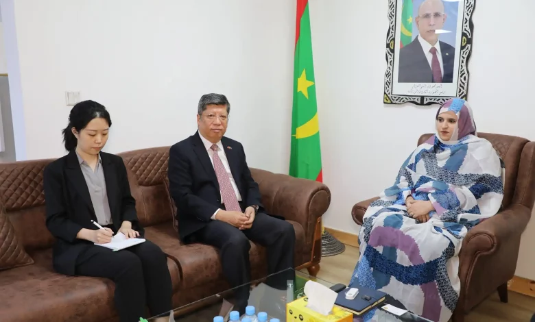 Photo de La ministre de l’Action sociale reçoit l’ambassadeur chinois
