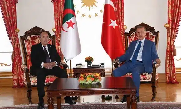 Photo de Le président algérien reçoit un appel téléphonique de son homologue turc