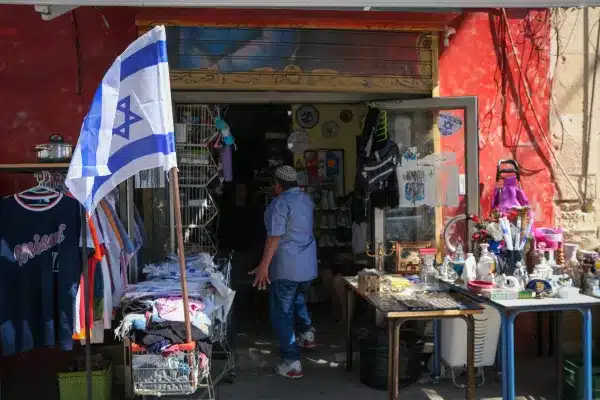 Photo de La vie reprend dans une ville du désert israélien, mais les craintes du Hamas demeurent