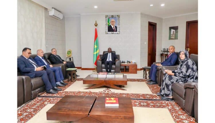 Photo de Le ministre des Affaires étrangères reçoit l’ambassadeur de Palestine
