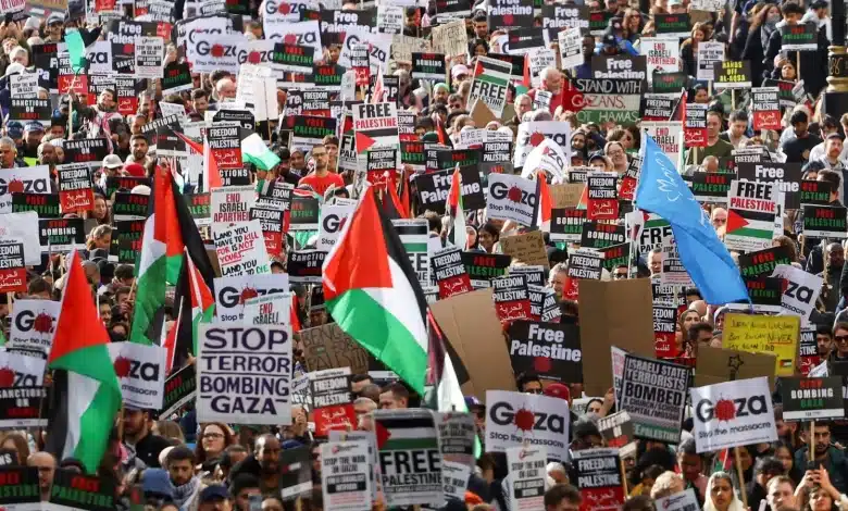 Londres: environ 100 000 personnes participent à une manifestation pro-palestinienne
