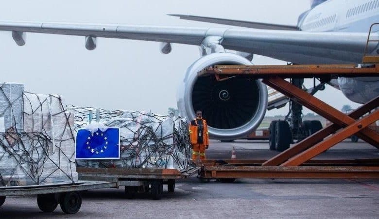 Photo de L’UE ouvre un couloir aérien humanitaire via l’Égypte pour acheminer les aides à Gaza