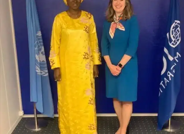 Photo de Madame Lalya Aly Kamara s’est entretenue avec la DG de l’OIM