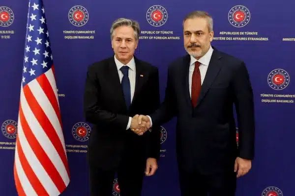 Photo de Le diplomate Blinken rencontre le ministre turc des Affaires étrangères
