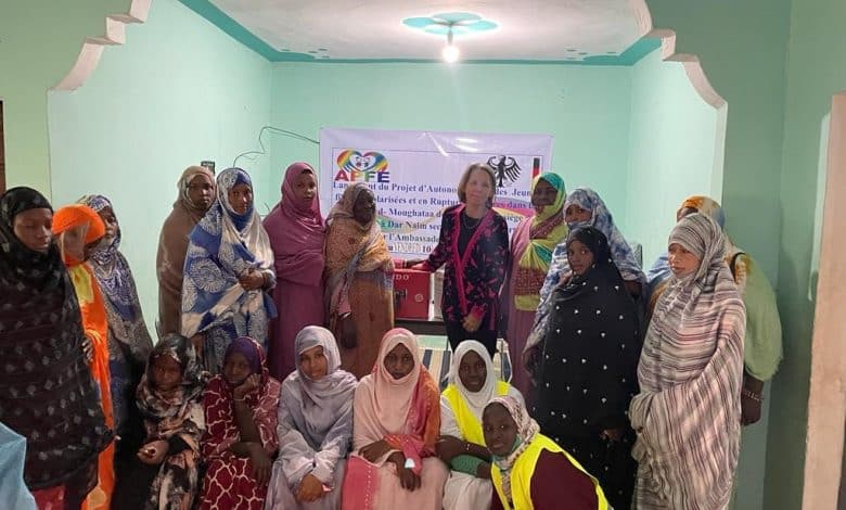 Photo de L’ambassadrice d’Allemagne encourage l’autonomisation des jeunes filles