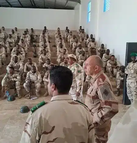 Photo de Visite au Centre de Maintien de la Paix et d’Entrainement Opérationnel