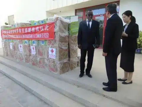 Photo de L’Ambassadeur de Chine fait don à la commune de Rosso