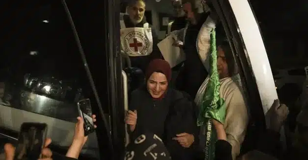 Israël libère davantage de palestiniens au sixième jour du cessez-le-feu
