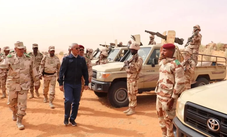 Photo de Le ministre de la Défense supervise la fin des exercices militaires
