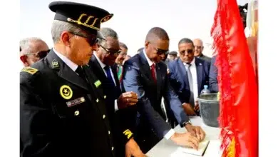 Photo de Le Premier ministre pose la première pierre de 35 kilomètres de route asphaltée à Nouadhibou