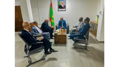 Photo de Le ministre de l’Equipement, par intérim, ministre de l’Habitat, reçoit le DG de l’AACI