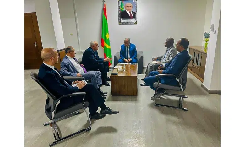 Photo de Le ministre de l’Equipement, par intérim, ministre de l’Habitat, reçoit le DG de l’AACI