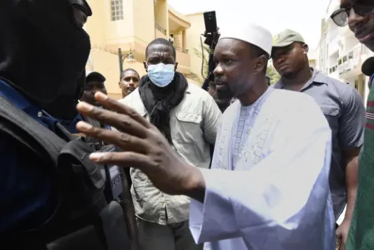 Photo de Au Sénégal, la condamnation de l’opposant Ousmane Sonko pour diffamation confirmée par la Cour suprême