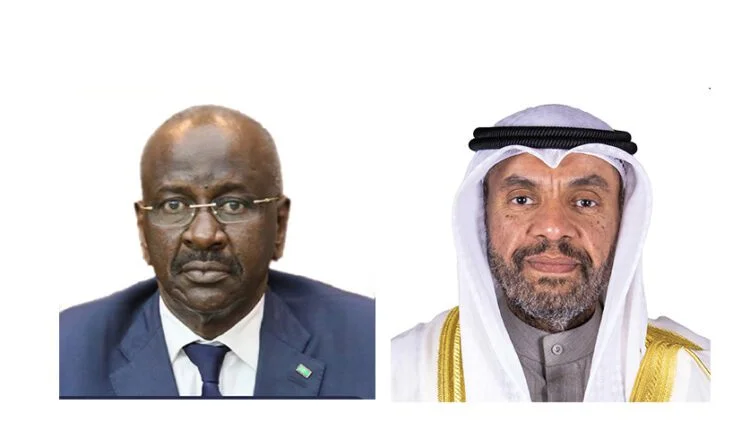 Photo de Le ministre des Affaires étrangères s’entretient par téléphone avec son homologue koweïtien