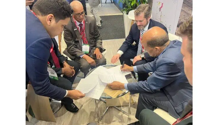 Photo de Signature d’un document d’assistance entre la Mauritanie et les États-Unis d’Amérique