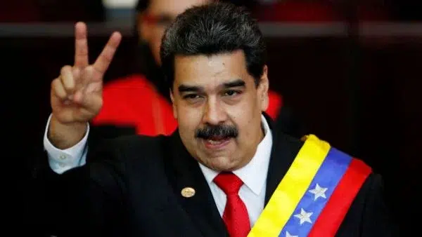 Photo de Le President du Venezuela félicite le président de la République