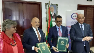 Photo de Communiqué – Signature de deux conventions de financement…