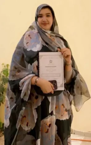 Photo de Fatma Ahmed Varwa soutient avec succès son sujet de mémoire