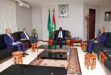 Photo de Le MAE reçoit l’ambassadeur d’Algérie, après le mini-sommet du Maghreb en Tunisie.