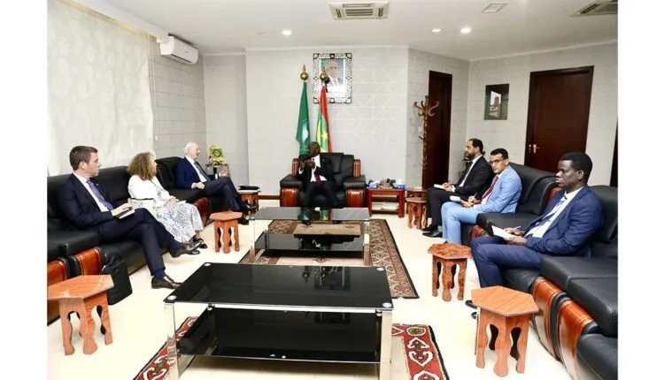Photo de Le ministre des Affaires étrangères reçoit l’émissaire des Nations Unies pour le Sahara Occidental