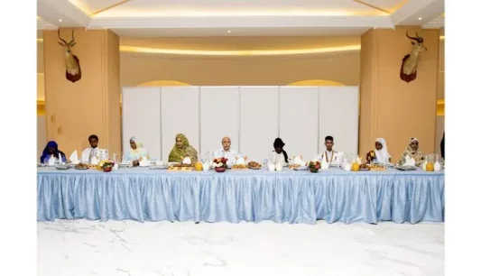 Photo de Le Président de la République offre un Iftar en l’honneur d’un groupe de jeunes