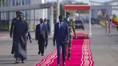 Photo de LIVE : Le président Bassirou Diomaye Faye en visite officielle en Gambie, un accueil chaleureux (vidéo)
