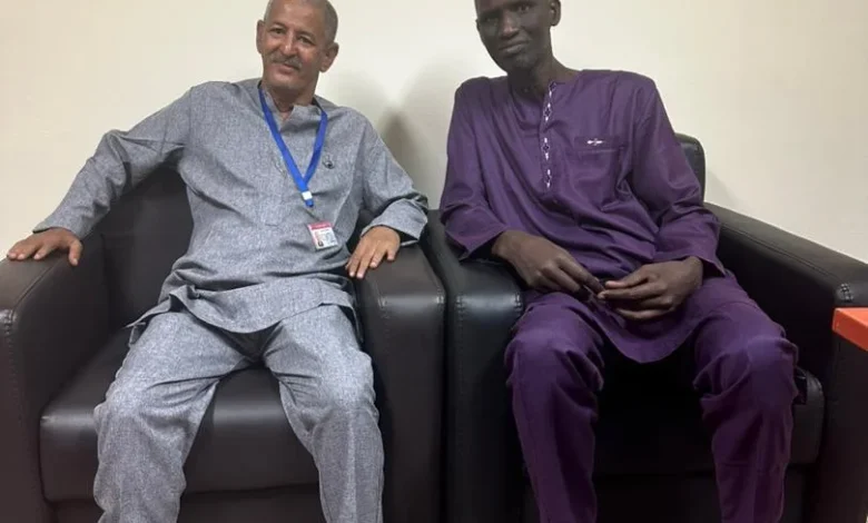 Photo de Le Directeur de publication de « Rapide info » chaleureusement accueilli par le staff de l’APS à Dakar