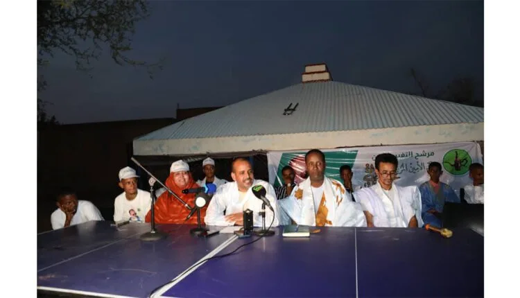Photo de Le candidat M. Mohamed Lemine El-Mourteji El-Wavi préside une soirée électorale à Kaédi